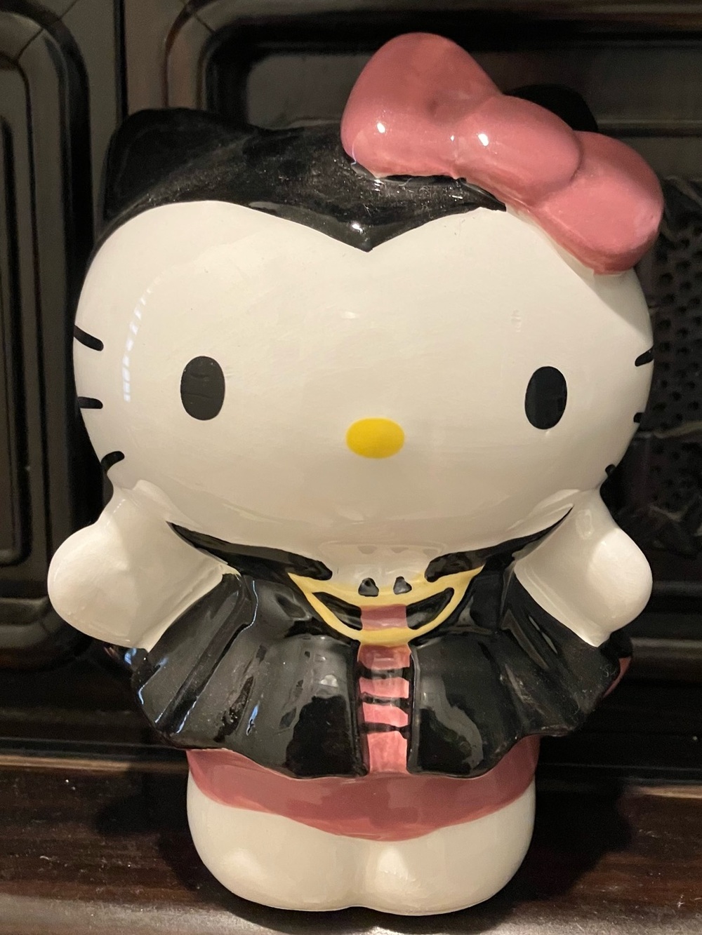 Hello Kitty Vampire Countess Figure